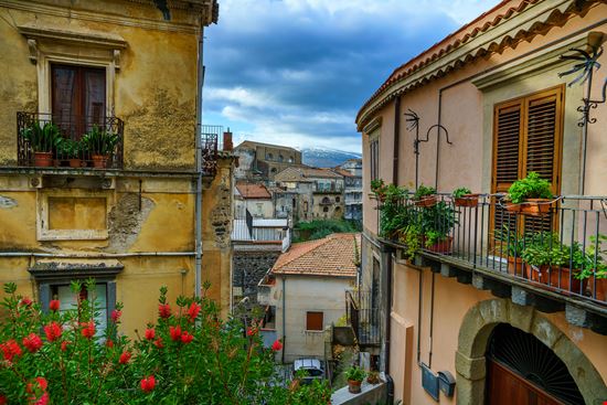 Castiglione di Sicilia Castiglione di Sicilia 1234zoom - Shutterstock.com 
