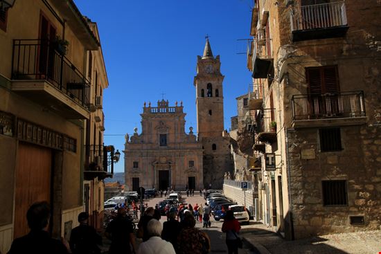 Cattedrale di San Giorgio Martire Cattedrale di San Giorgio Martire Loretta Damska / Shutterstock.com 