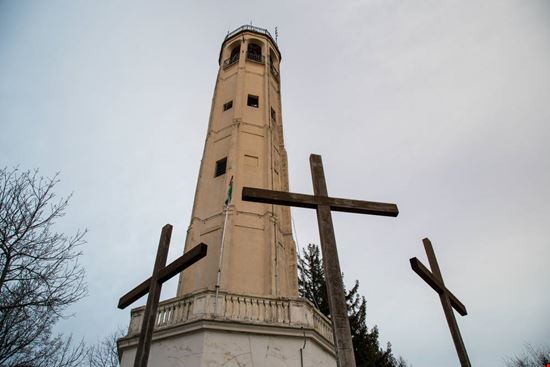 Faro Voltiano Faro Voltiano ledmark - Shutterstock.com 