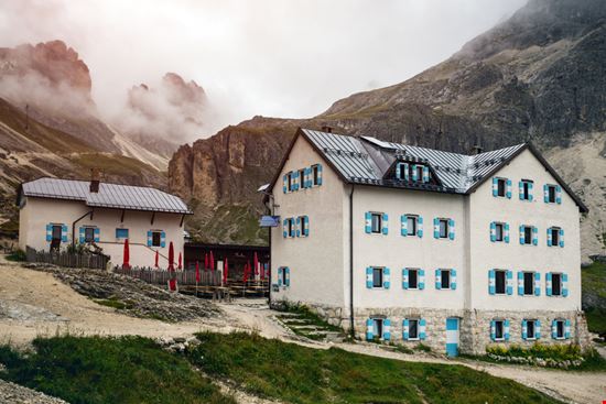 Rifugio del Vajolet Rifugio del Vajolet Mostovyi Sergii Igorevich - Shutterstock.com 