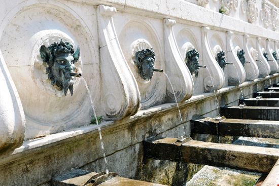 Fontana del Calamo o delle 13 Cannelle Fontana del Calamo o delle 13 Cannelle Claudio Stocco - Shutterstock.com 