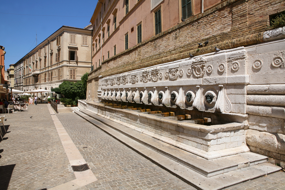 Fontana del Calamo o delle 13 Cannelle