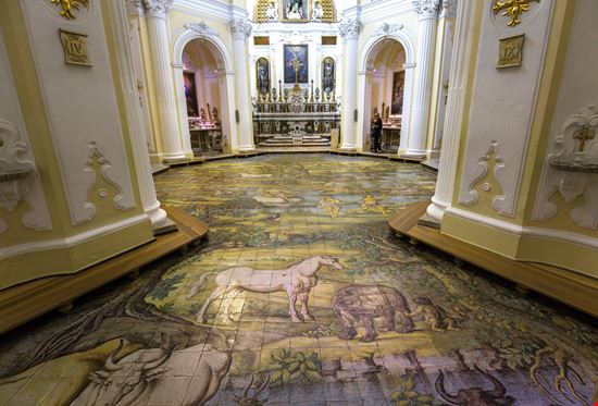 Chiesa di San Michele Arcangelo Chiesa di San Michele Arcangelo Isogood_patrick / Shutterstock.com 