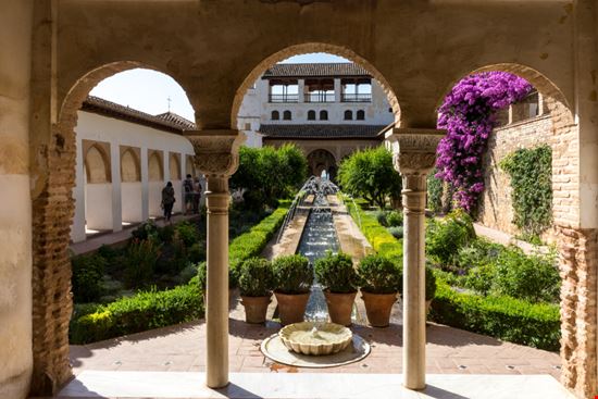 Palacio de Generalife Palacio de Generalife SkandaRamana - Shutterstock.com 