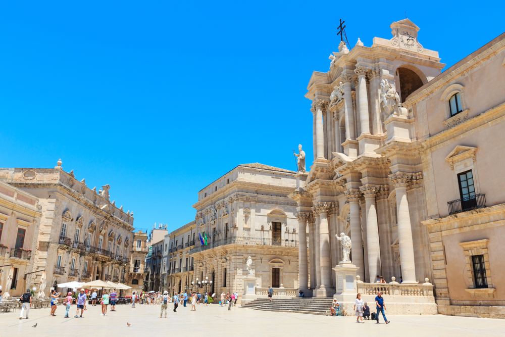 È la piccola Malta italiana: tra le sue strade color oro hai l'impressione di essere a La Valletta