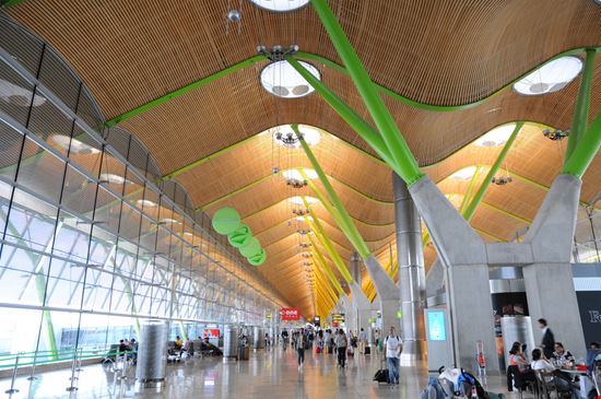 Aeroporto Internazionale di Barajas Aeroporto Internazionale di Barajas The World in HDR / Shutterstock.com 