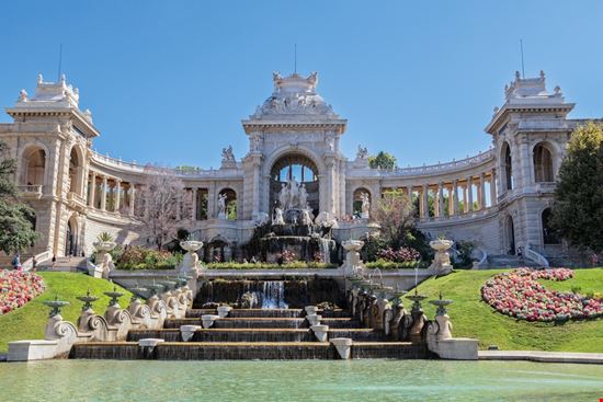 Palazzo Longchamp Palazzo Longchamp Fabianodp - Shutterstock.com 