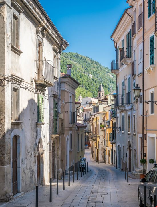 Popoli Popoli Stefano_Valeri - Shutterstock.com 