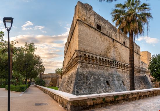 Castello Normanno-Svevo Il Castello di Bari Luba Shushpanova - Shutterstock.com 
