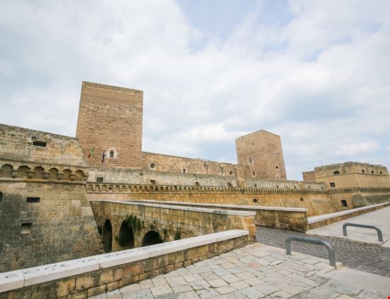 Castello Normanno-Svevo Il Castello di Bari jorisvo / Shutterstock.com 