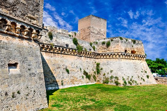 Castello Normanno-Svevo Il Castello di Bari cge2010 / Shutterstock.com 