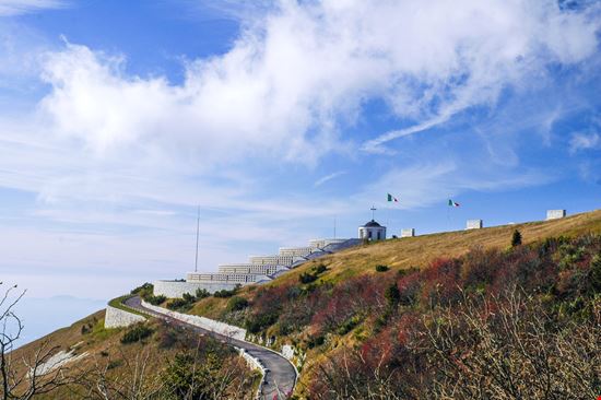 Il Sacrario del Monte Grappa Viste del Sacrario Photofollies - Shutterstock.com 