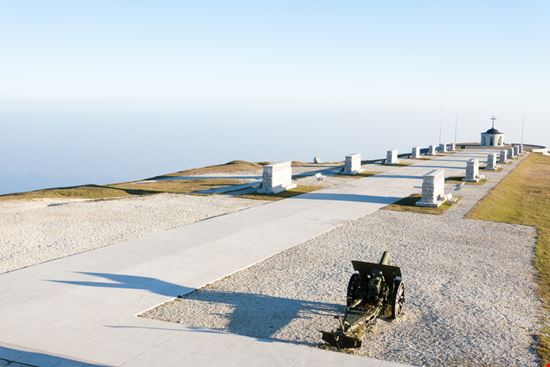 Il Sacrario del Monte Grappa Viste del Sacrario elleon - Shutterstock.com 