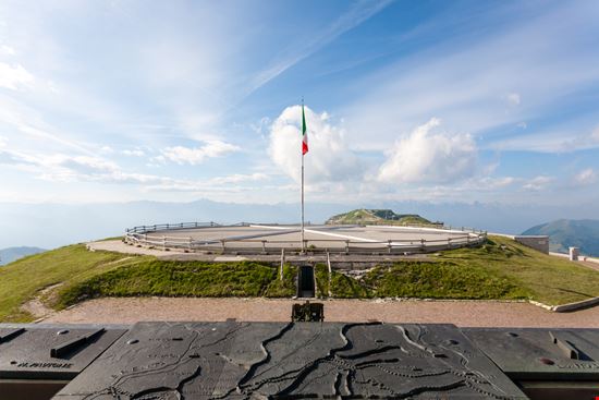 Il Sacrario del Monte Grappa Viste del Sacrario elleon - Shutterstock.com 