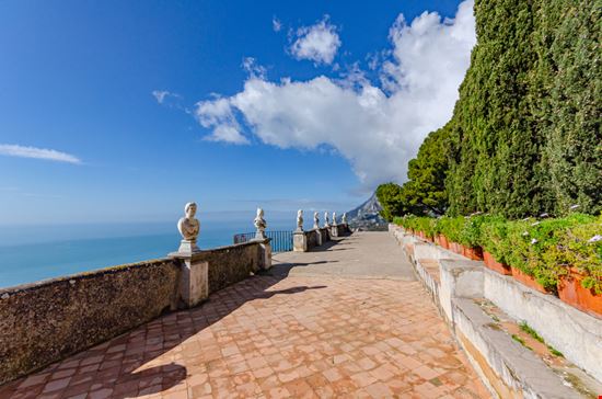 Villa Cimbrone Villa vista mare Alessandro Tortora / Shutterstock.com 