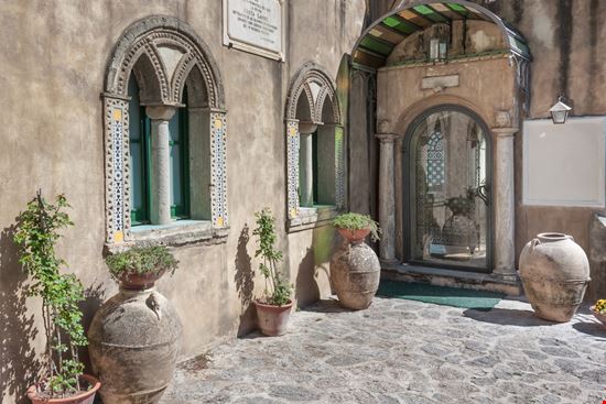 Villa Cimbrone Villa vista mare Francesco Losenno / Shutterstock.com 