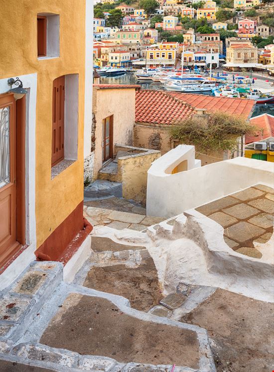 L'isola di Symi L'isola di Symi tunart - Istockphoto.com 
