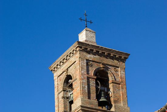 Piticchio Il borgo-castello delle Marche PaoloBruschi - Shutterstock.com 