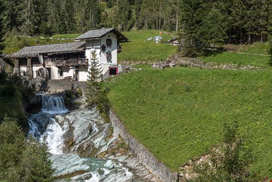 Sappada Il mulino Taljat David - Shutterstock.com 