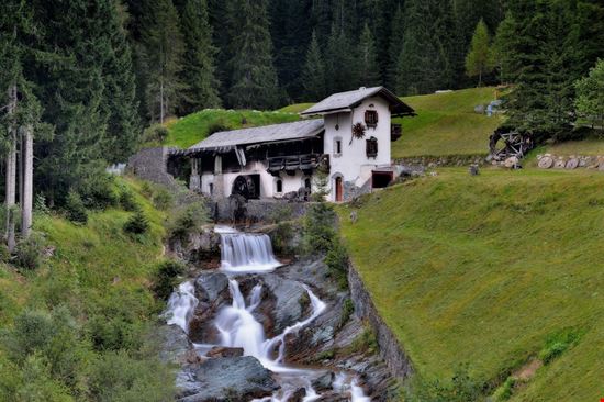 Sappada Il mulino Taljat David - Shutterstock.com 