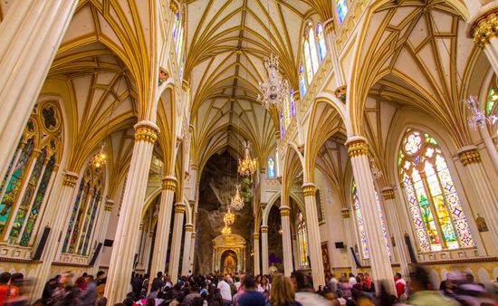 Santuario de Las Lajas Il santuario sospeso della Colombia oscar garces / Shutterstock.com 