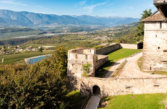 Castel Thun Castel Thun Shutterstock.com 