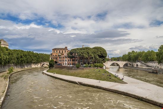 Isola Tiberina Isola Tiberina salvo77_na - Shutterstock.com 