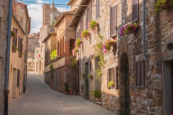 Montefollonico Montefollonico Jaroslaw Pawlak - Shutterstock.com 