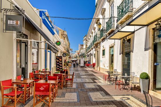 Faro Faro Lux Blue / Shutterstock.com 