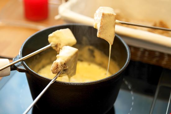 Fonduta Fonduta 1eyeshut - Shutterstock.com 