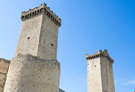 Castello Caldora Castello Caldora Gimas / Shutterstock.com 