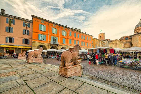Piazza San Prospero Piazza San Prospero GoneWithTheWind - Shutterstock.com 