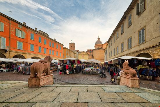 Piazza San Prospero Piazza San Prospero GoneWithTheWind - Shutterstock.com 