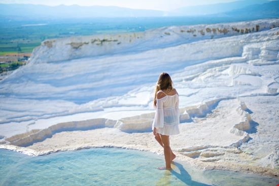 Pamukkale Il castello di cotone in Turchia Shutterstock.com 