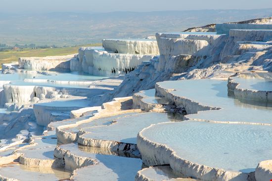 Pamukkale Il castello di cotone in Turchia Shutterstock.com 
