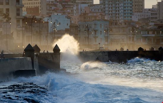 L'Avana Malecón Shutterstock.com 