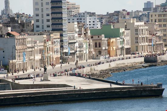 L'Avana Malecón Shutterstock.com 