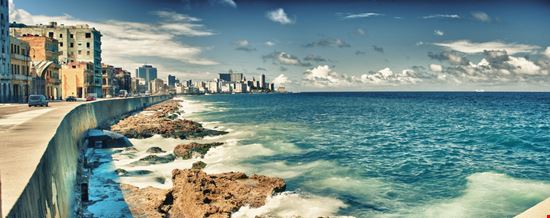 L'Avana Malecón Shutterstock.com 
