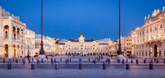 Trieste Piazza Unità d'Italia Shutterstock.com 