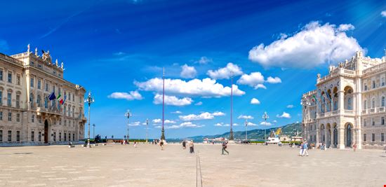 Trieste Piazza Unità d'Italia Shutterstock.com 