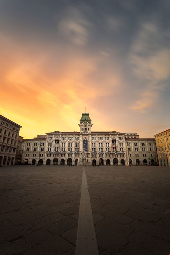 Trieste Piazza Unità d'Italia Shutterstock.com 