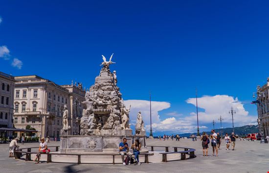 Trieste Piazza Unità d'Italia Jack Krier / Shutterstock.com 