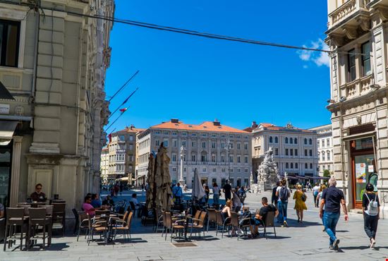 Trieste Piazza Unità d'Italia Jack Krier / Shutterstock.com 