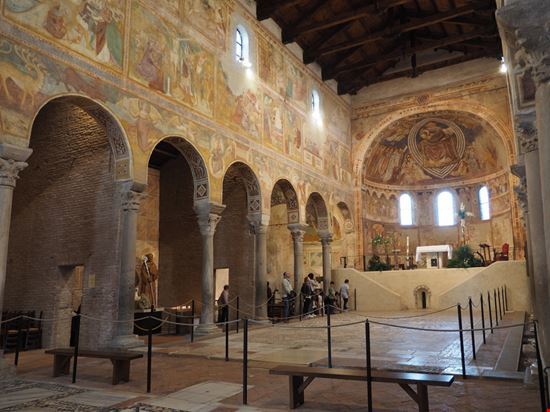 Abbazia di Pomposa Un capolavoro di architettura monastica Gaia Conventi / Shutterstock.com 