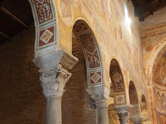 Abbazia di Pomposa Un capolavoro di architettura monastica Gaia Conventi / Shutterstock.com 