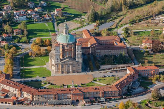 Vicoforte Santuario Shutterstock.com 
