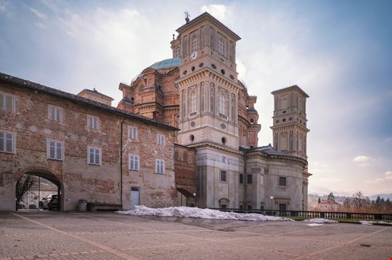 Vicoforte Santuario Roberto Giachino / Shutterstock.com 