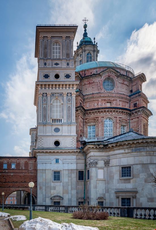 Vicoforte Santuario Roberto Giachino / Shutterstock.com 