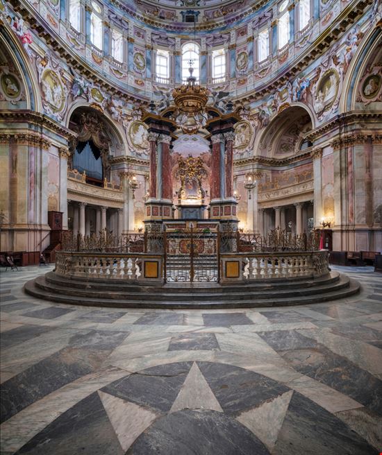 Vicoforte Santuario Roberto Giachino / Shutterstock.com 