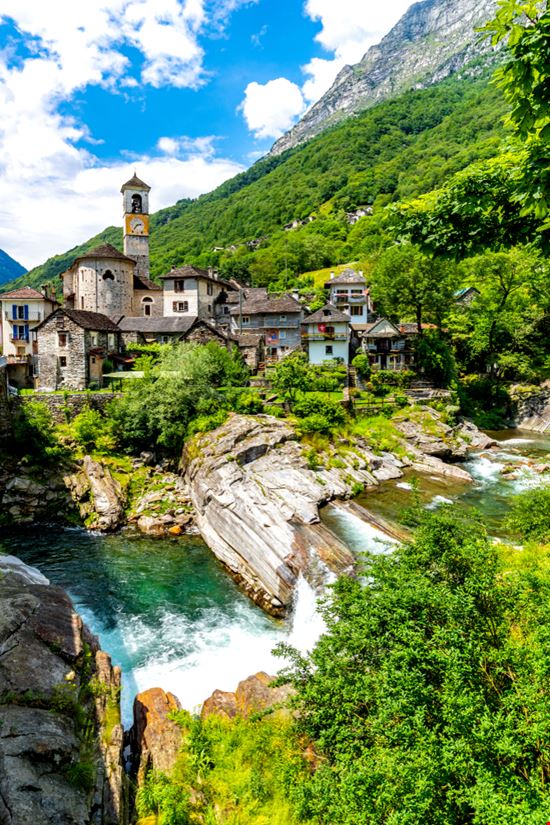 Locarno Valle Verzasca Shutterstock.com 